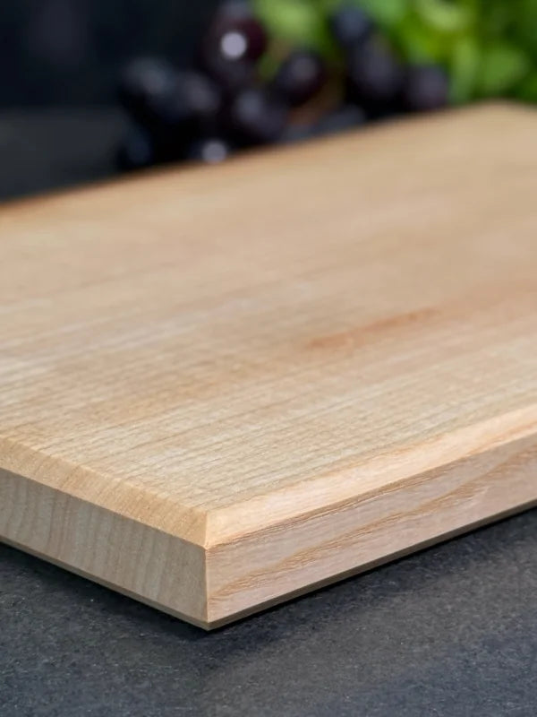 Eschenholz Brett mit feiner Maserung – perfekt für Frühstück und Brotzeit