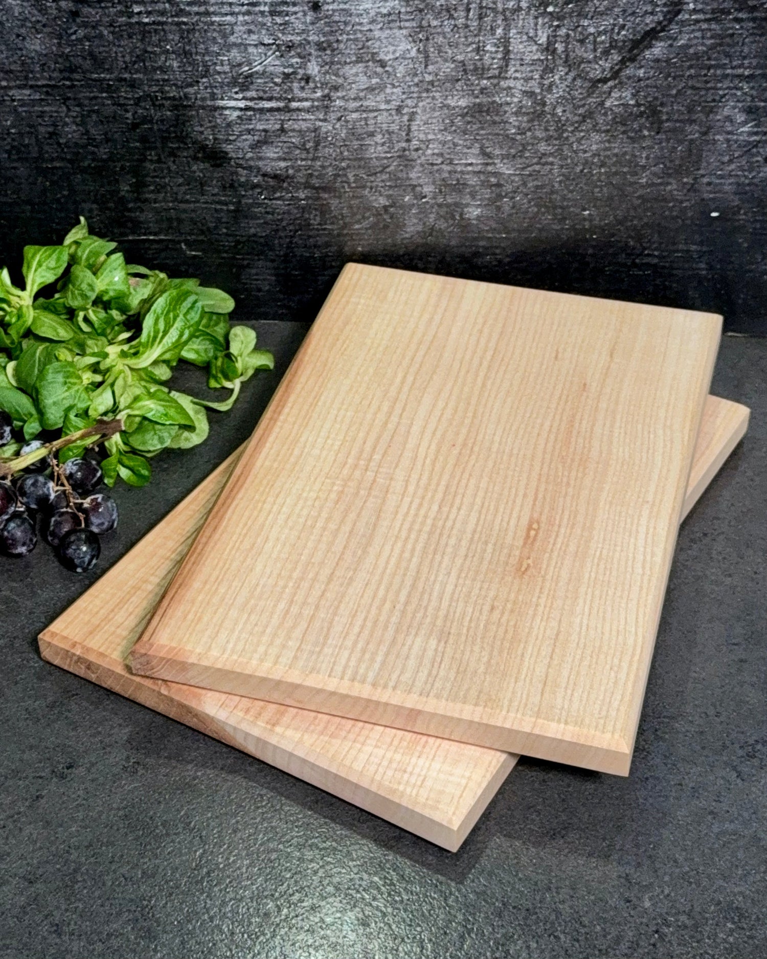 Helles Vesperbrett aus Esche – handgefertigtes Holzbrett von wood & more